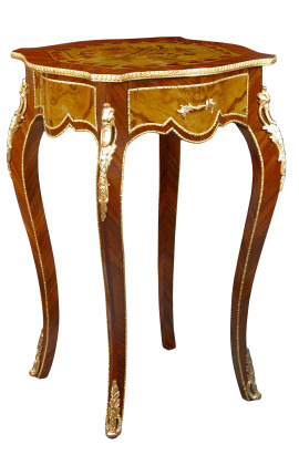 Tavolo quadrato in stile Luigi XV intarsiato in legno, bronzo e decorazioni di musica dipinta. 
