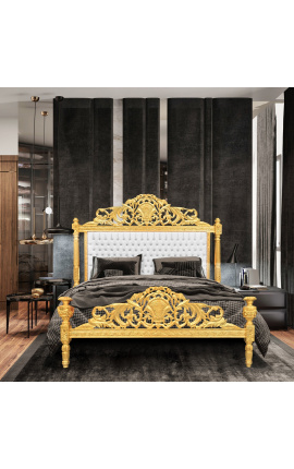 Baroková posteľ s bielom koženým krytom s kameňmi a zlatým drevom