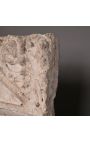 Μεγάλη ρωμαϊκή στήλη σε γλυπτό ψαμμίτη