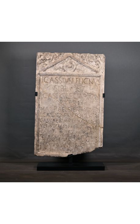 Veľká rímska stela z vyrezaného pieskovca