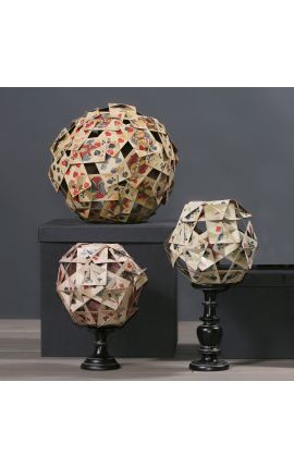Conjunto de 3 poliedros feitos de cartas de baralho antigas