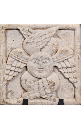 Basrelief af sandsten &quot;seraphim&quot; på sort base