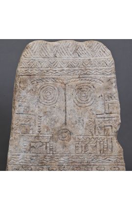 Babilonijas smilšu akmens stele uz melna metāla bāzes