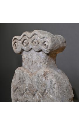 Idolul mesopotamian gravat cu patru ochi în piatră de nisip