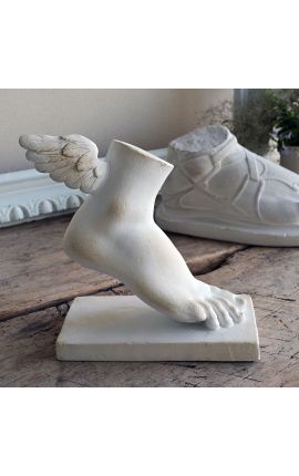 Sculpture of a Greek academic foot belongs to Hermès