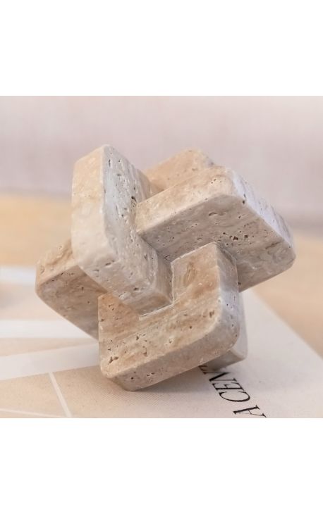 Zeitgenössische Skulptur mit geometrischen Formen in beige travertine