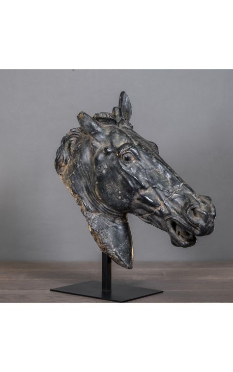 Escultura "Head of Selene Horse" negro en soporte de metal negro