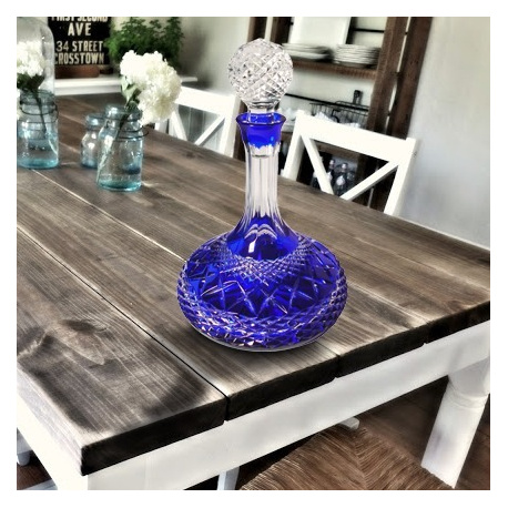 Decanter in cristallo blu molato a mano